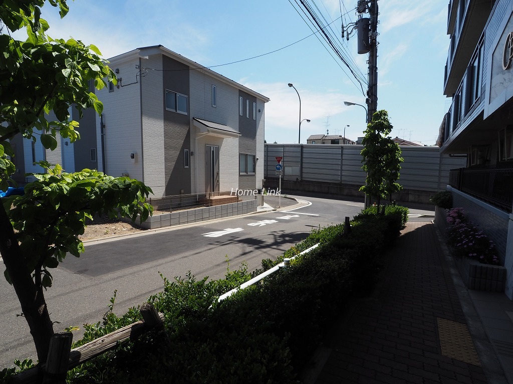 セザール第6赤塚公園　前面道路歩道